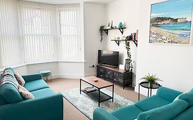 Private Parking, Central Llandudno, King Bed With Ensuite At Clement Lodge
