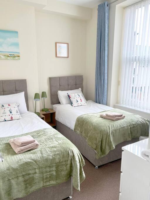 Private Parking, Central Llandudno, King Bed With Ensuite At Clement Lodge Exterior photo