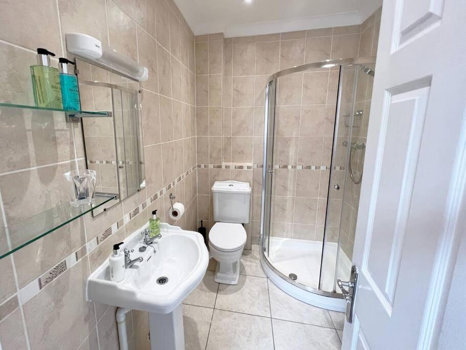 Private Parking, Central Llandudno, King Bed With Ensuite At Clement Lodge Exterior photo