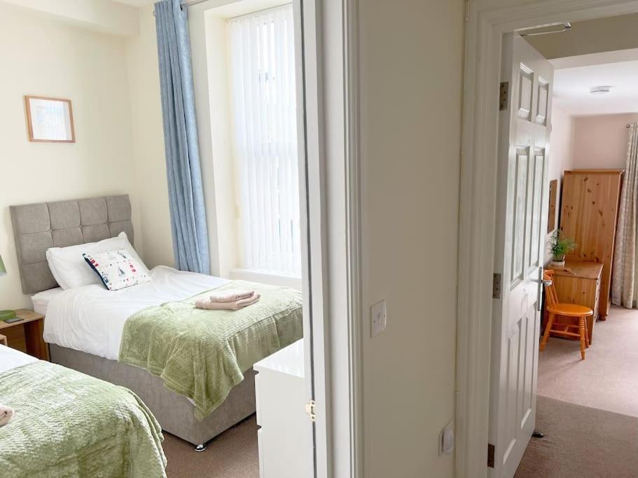 Private Parking, Central Llandudno, King Bed With Ensuite At Clement Lodge Exterior photo
