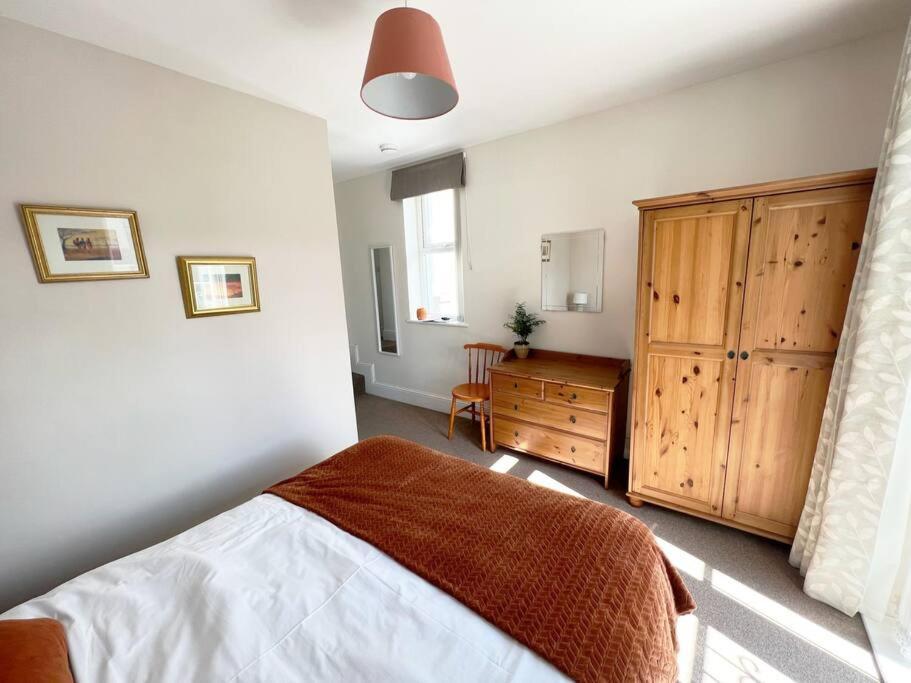 Private Parking, Central Llandudno, King Bed With Ensuite At Clement Lodge Exterior photo