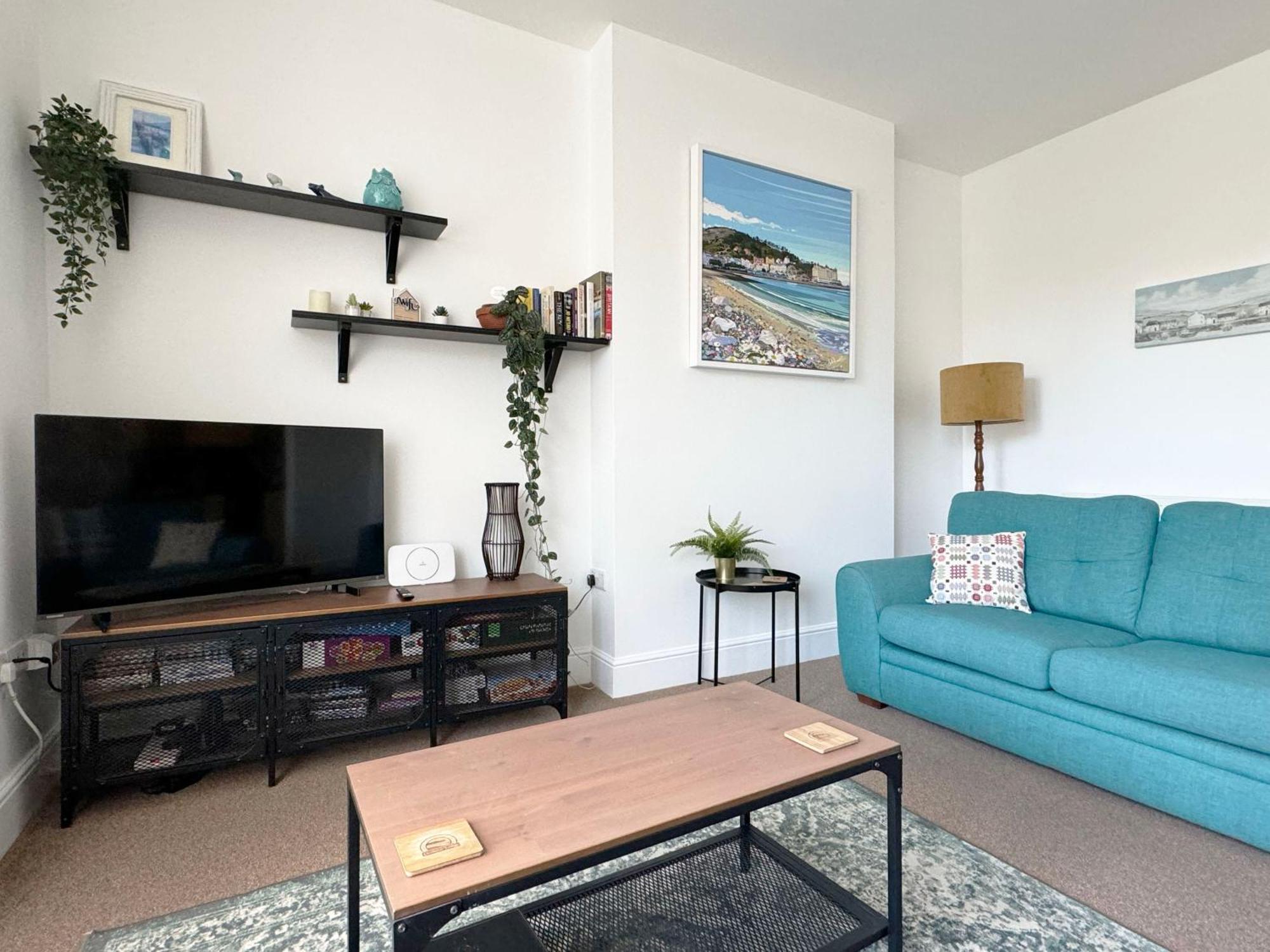 Private Parking, Central Llandudno, King Bed With Ensuite At Clement Lodge Exterior photo