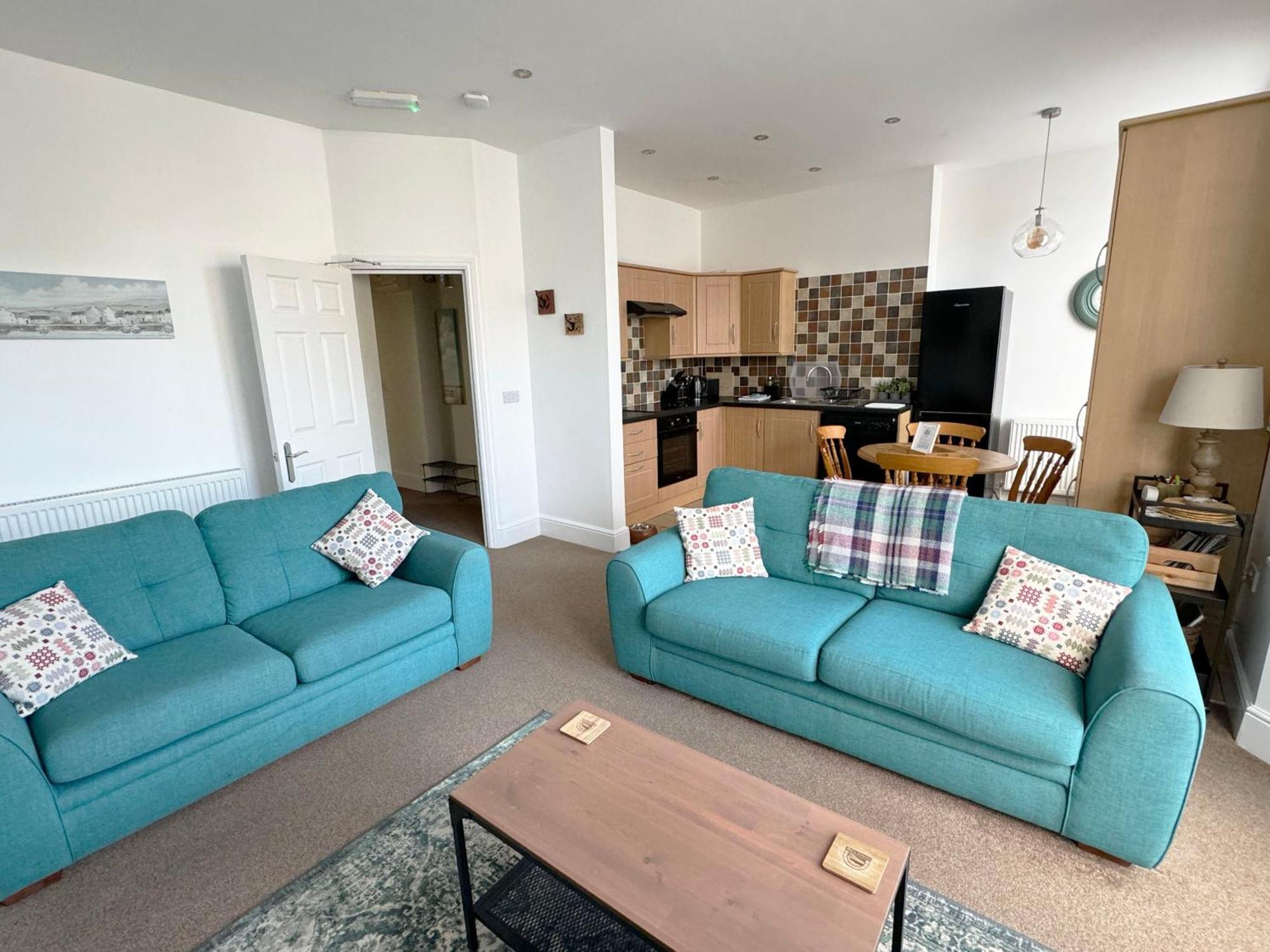 Private Parking, Central Llandudno, King Bed With Ensuite At Clement Lodge Exterior photo