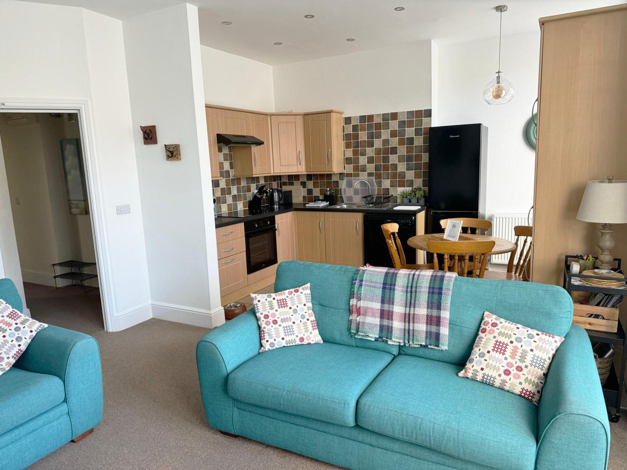 Private Parking, Central Llandudno, King Bed With Ensuite At Clement Lodge Exterior photo