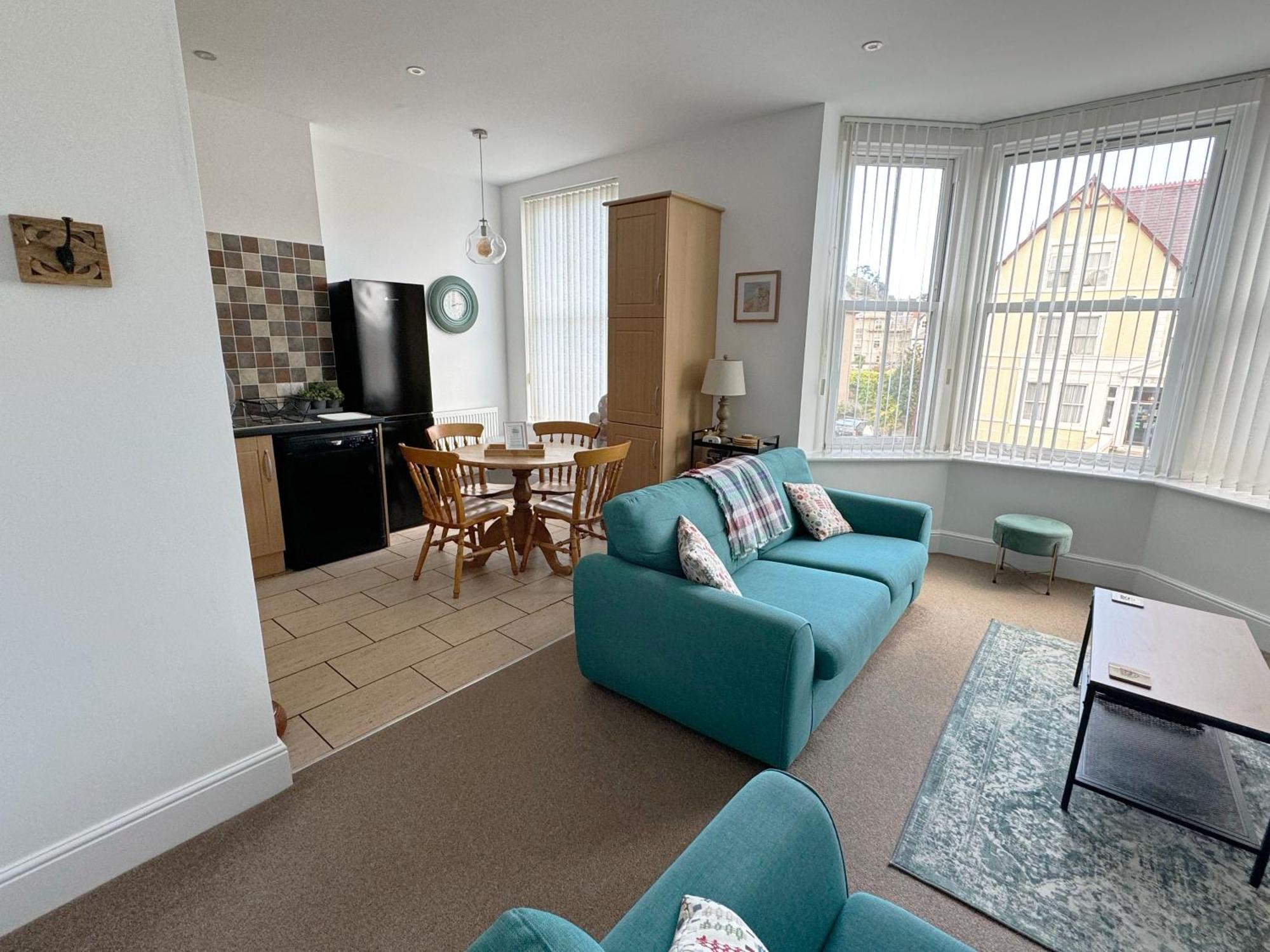 Private Parking, Central Llandudno, King Bed With Ensuite At Clement Lodge Exterior photo